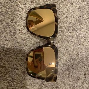 QUAY // ON THE PROWL rose gold